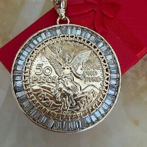 Elegant Gold Coin 50 pesos Centenario Pendant Necklace